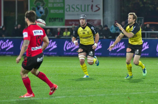 Benoît Guyot playing rugby in France