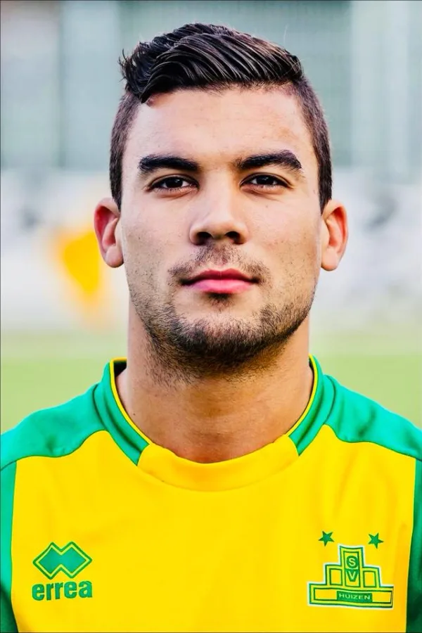 Erik Santos de Gouveia playing football