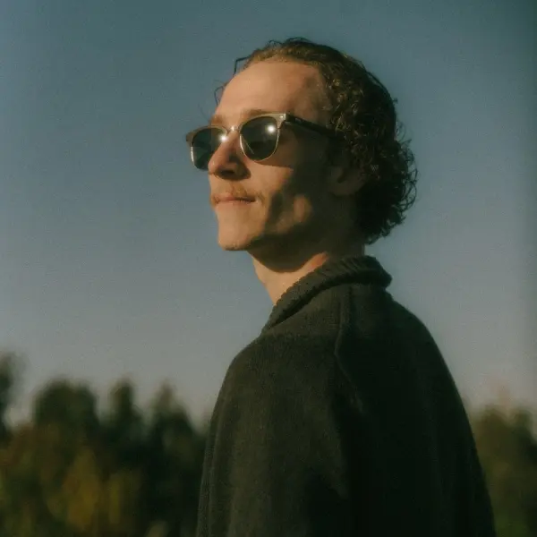 Nick Moore American musician and vocalist performing live