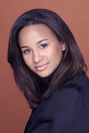 Shadia Simmons Canadian actress smiling at event
