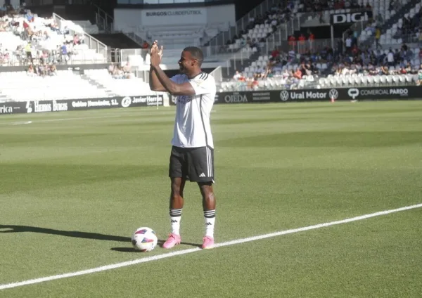 Kévin Appin playing football for UD Ibiza