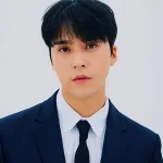 Son Dong-woon performing on stage with Highlight