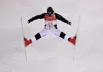 Vinjar Slåtten competing in moguls