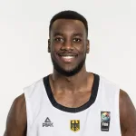 Jacob Mampuya playing basketball in France