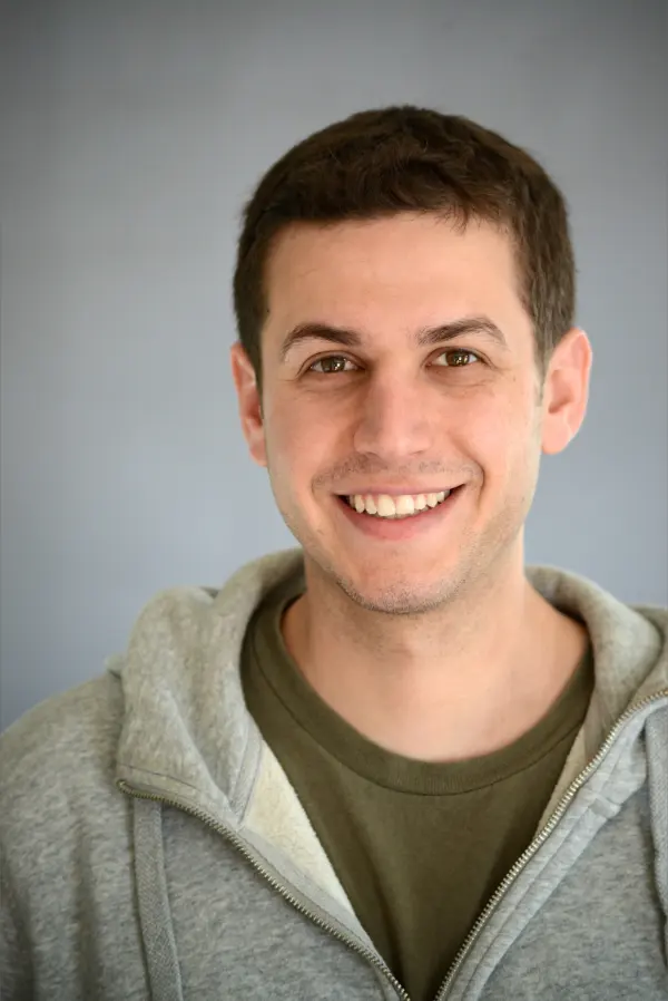 Ari Mannis, comedian and online creator known for his humor and confident digital presence