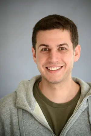 Ari Mannis, comedian and online creator known for his humor and confident digital presence