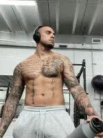 Portrait of Costaricanpapii, a U.S.-based OnlyFans creator and fitness influencer known for his confident and athletic persona.