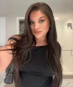 Diandra Delgado posing for a lifestyle photoshoot in natural light