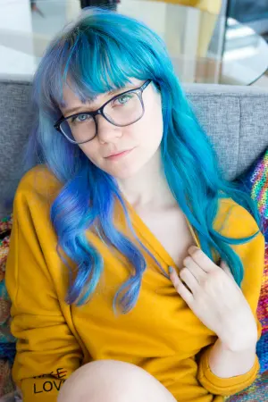 Heidi V posing with confident, lifestyle-inspired aesthetic