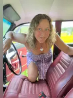Portrait of Sophie, known online as i-sophie, a digital creator and OnlyFans personality