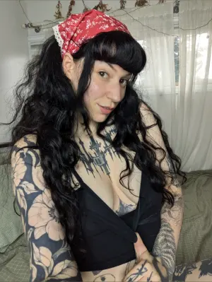 Portrait of SlimsaydeeeTV, digital creator and OnlyFans influencer