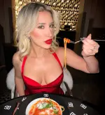 Portrait of Anastasia Woods, OnlyFans creator behind SnackinWithAnastasia