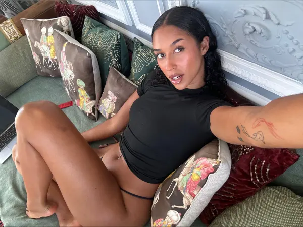 Tas Rose, New Zealand model and digital creator known for her elegant Instagram presence
