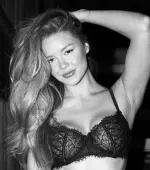 Tayy LaVie posing in a modern lifestyle photo for her social media profile