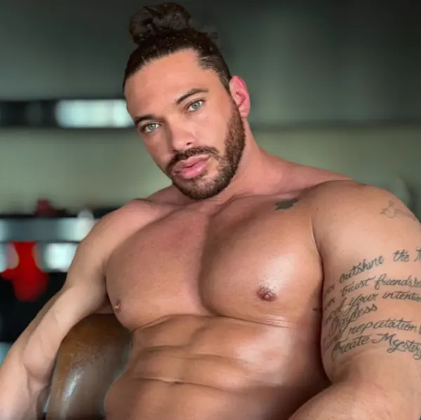 Dylan Smith, known as techflexdylan, digital creator and model from Chicago