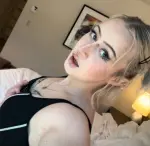 Portrait of digital creator Vinnyballerina with a confident and expressive aesthetic