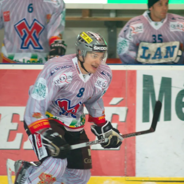 Manuel Gossweiler in hockey uniform