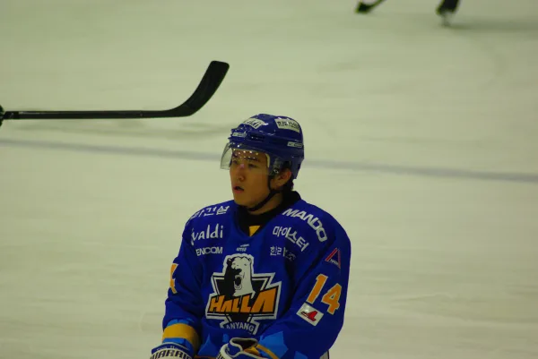 Kim Yoon-hwan playing ice hockey for South Korea