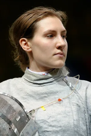 Matylda Ostojska fencing in competition