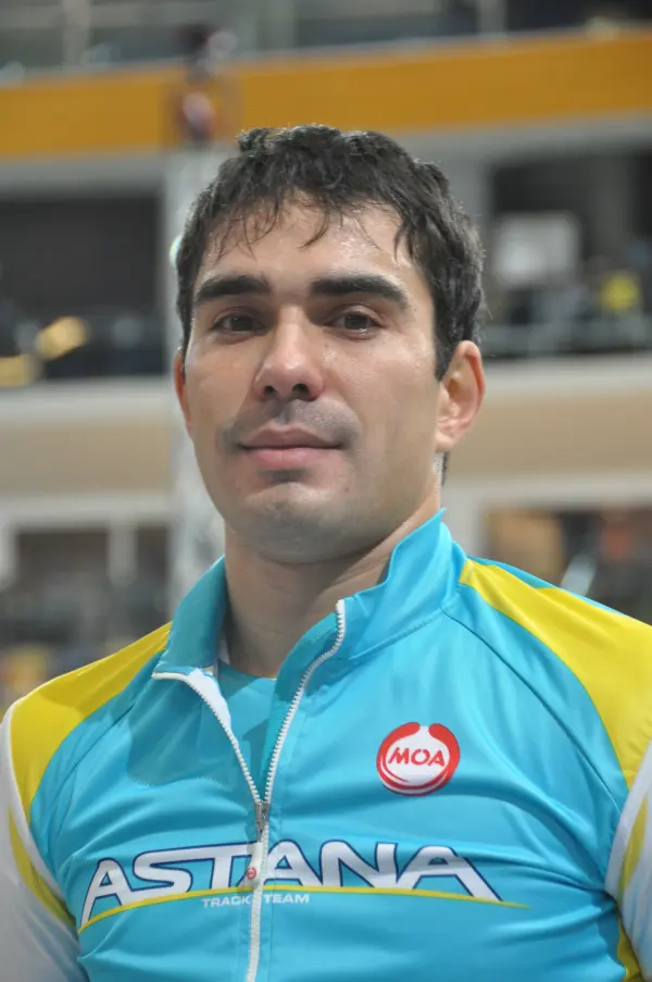 Sultanmurat Miraliyev competing in a track cycling event