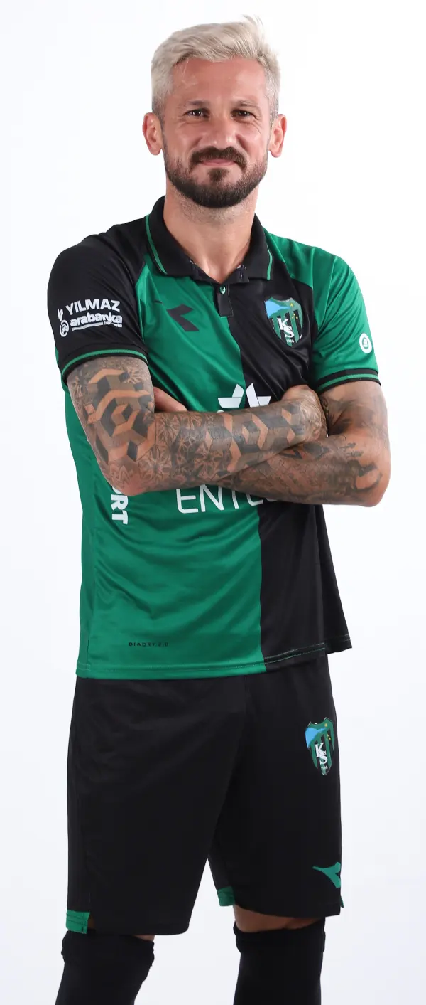 Oğuz Ceylan futbolcu portresi