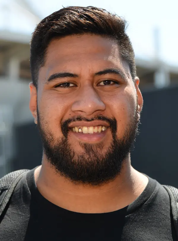 Edwin Maka playing rugby in match action