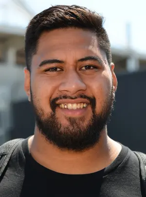 Edwin Maka playing rugby in match action