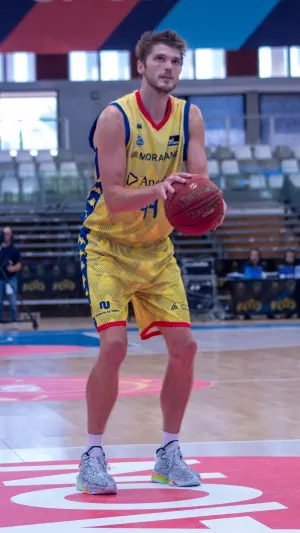 Ben Lammers playing basketball for ALBA Berlin