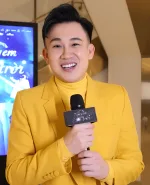 Dương Triệu Vũ performing on stage in the United States