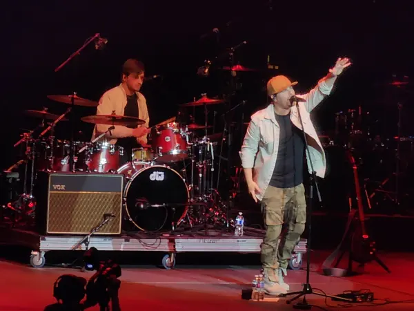 Steven Lee Olsen performing live on stage
